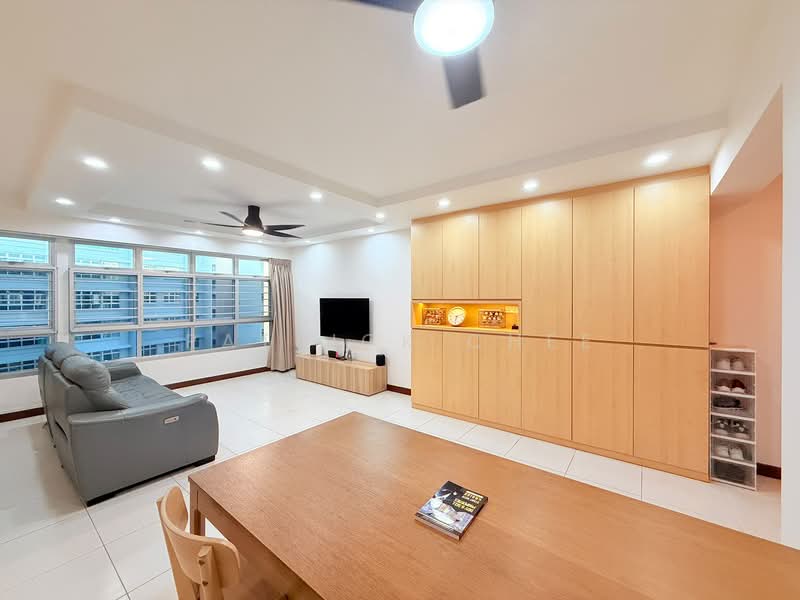 213A Punggol Walk, 213A Punggol Walk, 3 Bedrooms, 1,216 sqft, HDB Flat For Sale, by Patrick Chee, 500155596 - Living Room - PropertyGuru.com.sg