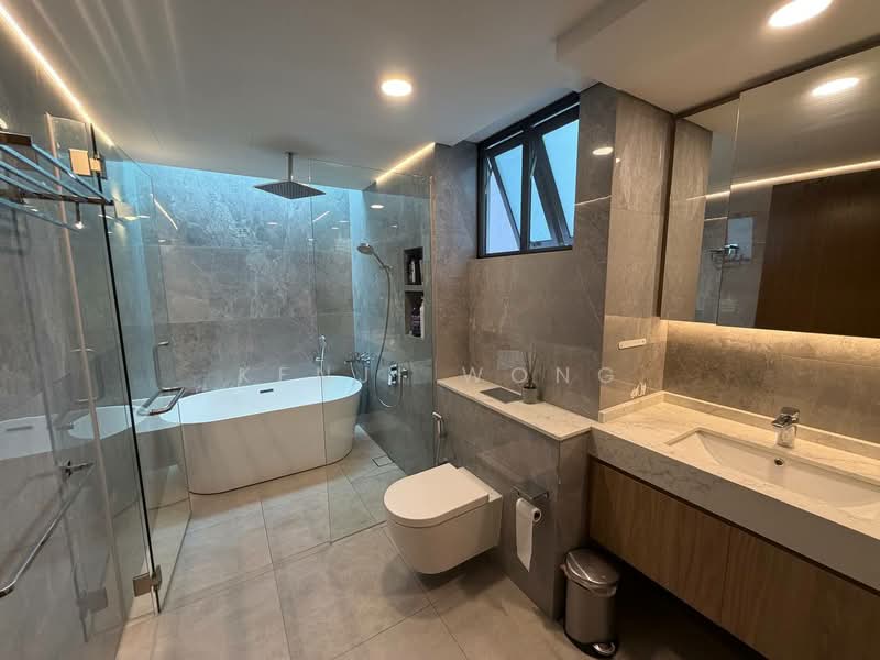 Yuk Tong Avenue, , 4 Bedrooms, 5,406 sqft, Semi-Detached House For Sale, by Kenji Wong, 500155598 - Bathroom - PropertyGuru.com.sg