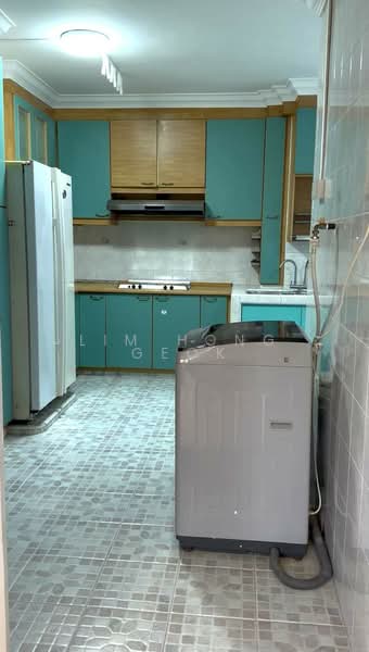 722 Bedok Reservoir Road, 722 Bedok Reservoir Road, 3 Bedrooms, 1,108 sqft, HDB Flat For Rent, by Lim Hong Geok, 500155609 - Kitchen - PropertyGuru.com.sg