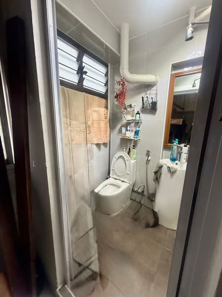 203 Petir Road, 203 Petir Road, 3 Bedrooms, 1,119 sqft, HDB Flat For Sale, by Lorraine Lum, 500155623 - Bathroom - PropertyGuru.com.sg