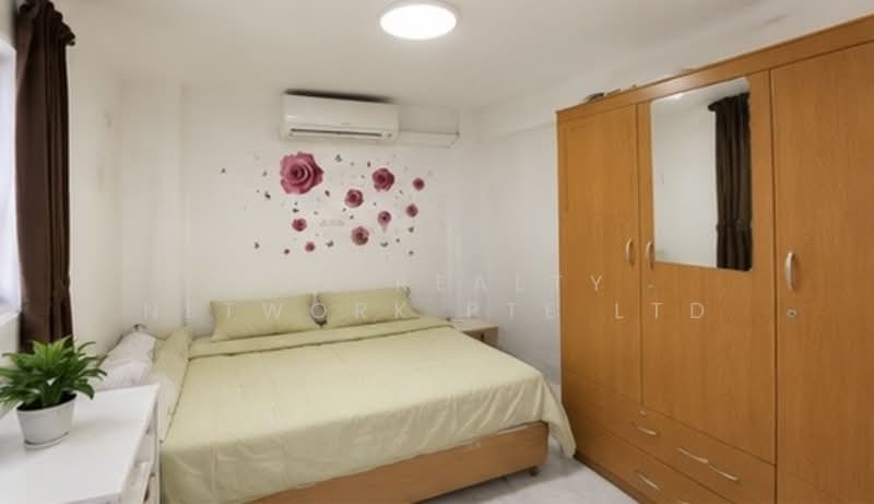 409 Bedok North Avenue 2, 409 Bedok North Avenue 2, 2 Bedrooms, 883 sqft, HDB Flat For Sale, by MARTIN, 500155630 - Bedroom - PropertyGuru.com.sg