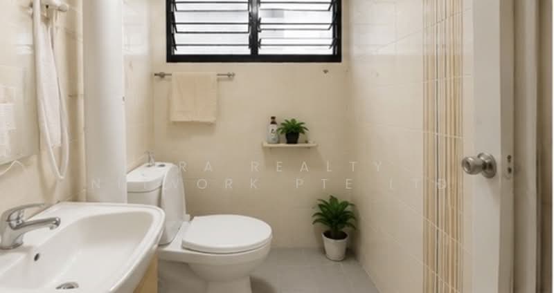 409 Bedok North Avenue 2, 409 Bedok North Avenue 2, 2 Bedrooms, 883 sqft, HDB Flat For Sale, by MARTIN, 500155630 - Bathroom - PropertyGuru.com.sg
