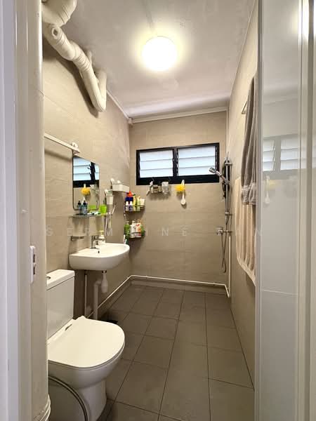 885 Tampines Street 83, 885 Tampines Street 83, 3 Bedrooms, 1,108 sqft, HDB Flat For Sale, by Germaine Tan, 500155633 - Bathroom - PropertyGuru.com.sg