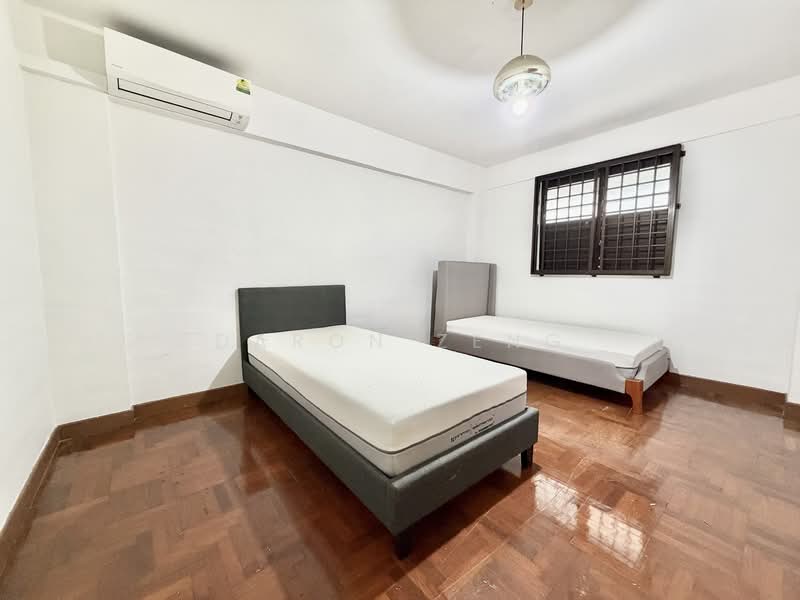 66 Lorong 4 Toa Payoh, 66 Lorong 4 Toa Payoh, 2 Bedrooms, 689 sqft, HDB Flat For Sale, by Daron Zeng, 500155653 - Bedroom - PropertyGuru.com.sg