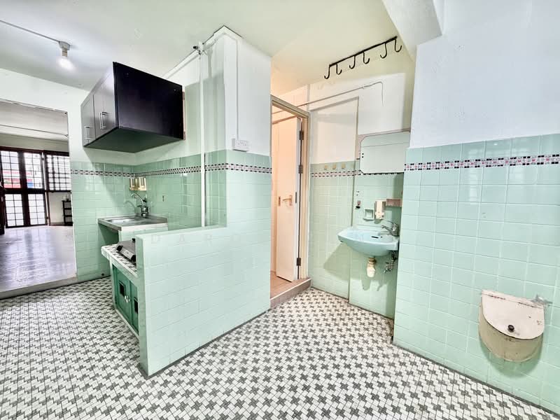 66 Lorong 4 Toa Payoh, 66 Lorong 4 Toa Payoh, 2 Bedrooms, 689 sqft, HDB Flat For Sale, by Daron Zeng, 500155653 - Kitchen - PropertyGuru.com.sg