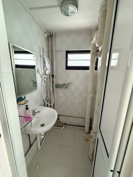 63 Kallang Bahru, 63 Kallang Bahru, 2 Bedrooms, 635 sqft, HDB Flat For Rent, by Patricia Chia, 500155654 - Bathroom - PropertyGuru.com.sg