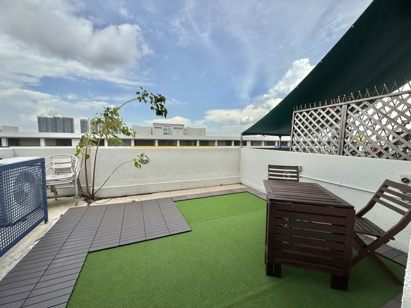 Tradehub 21, 18 Boon Lay Way, 1,055 sqft, Light Industrial (B1) For Rent, by Young Chng, 500155670 - Exterior - CommercialGuru.com.sg