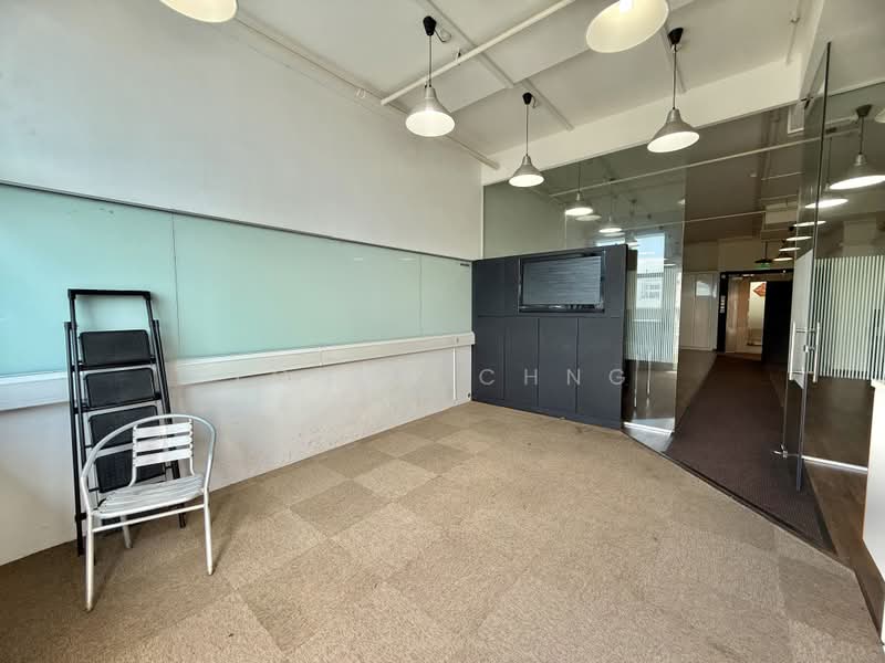 Tradehub 21, 18 Boon Lay Way, 1,055 sqft, Light Industrial (B1) For Rent, by Young Chng, 500155670 - CommercialGuru.com.sg