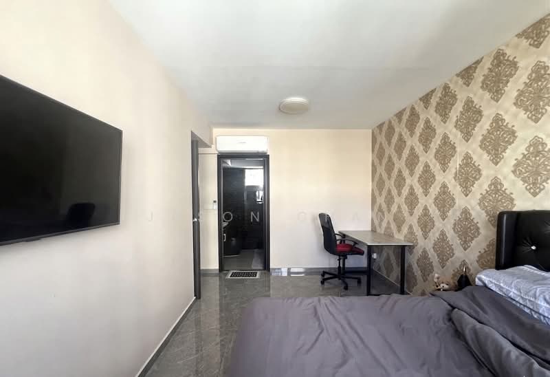 464A Bukit Batok West Avenue 8, 464A Bukit Batok West Avenue 8, 3 Bedrooms, 1,216 sqft, HDB Flat For Sale, by Jason Chan, 500155710 - Master Bedroom - PropertyGuru.com.sg