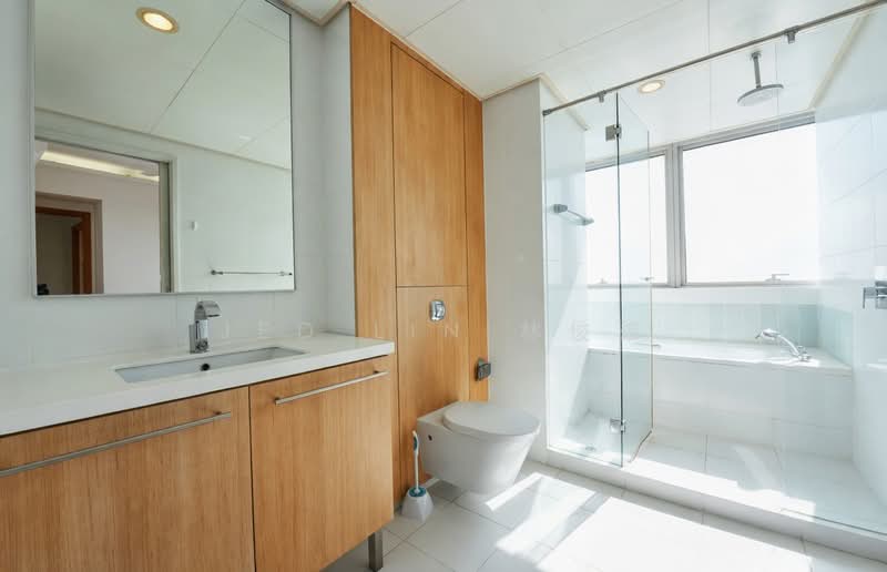 The Sail @ Marina Bay, 6 Marina Boulevard, 4 Bedrooms, 2,200 sqft, Condominium For Rent, by Jed Lin 林俊雄, 500155715 - Bathroom - PropertyGuru.com.sg