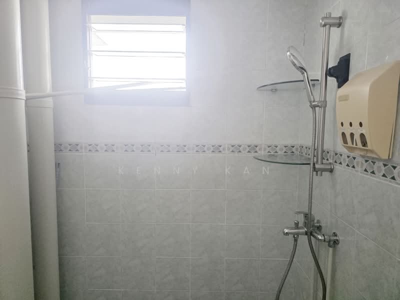 662D Jurong West Street 64, 662D Jurong West Street 64, Room Rental, 100 sqft, HDB Flat For Rent, by Kenny Kan, 500155771 - Bathroom - PropertyGuru.com.sg