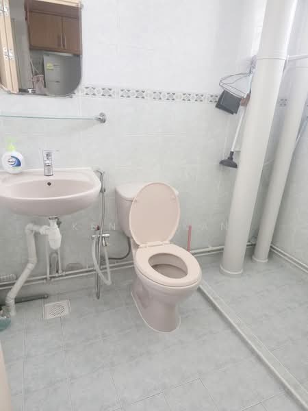 662D Jurong West Street 64, 662D Jurong West Street 64, Room Rental, 100 sqft, HDB Flat For Rent, by Kenny Kan, 500155771 - Bathroom - PropertyGuru.com.sg