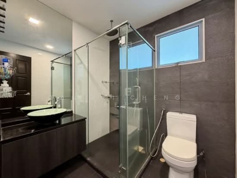 29 Dyson road, , 5 Bedrooms, 3,500 sqft, Corner Terrace For Rent, by Tan Pei Cheng (Pei), 500155798 - Lvl 2 ensuite 2 - PropertyGuru.com.sg