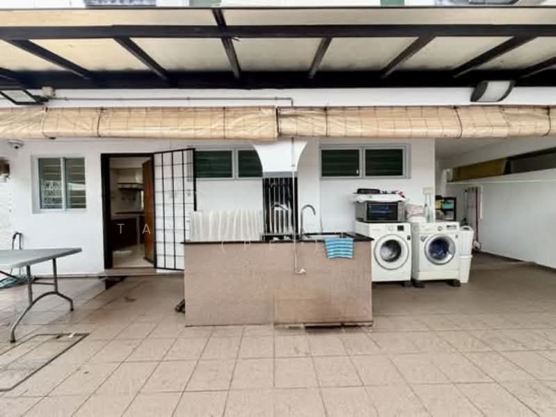 29 Dyson road, , 5 Bedrooms, 3,500 sqft, Corner Terrace For Rent, by Tan Pei Cheng (Pei), 500155798 - Back patio - PropertyGuru.com.sg