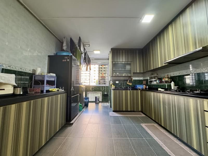 736 Jurong West Street 75, 736 Jurong West Street 75, 3 Bedrooms, 1,432 sqft, HDB Flat For Sale, by Marcus Ng, 500155843 - Kitchen - PropertyGuru.com.sg