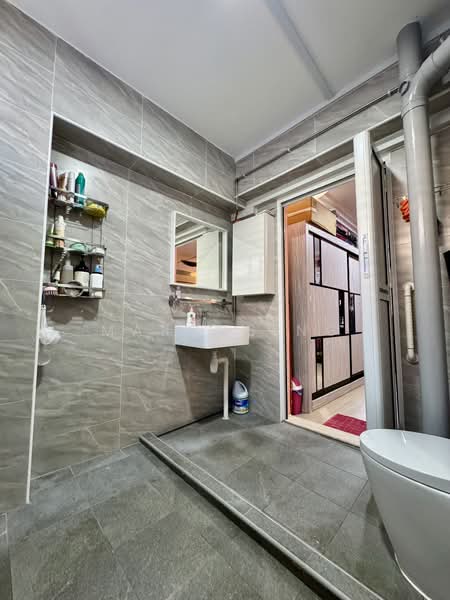 736 Jurong West Street 75, 736 Jurong West Street 75, 3 Bedrooms, 1,432 sqft, HDB Flat For Sale, by Marcus Ng, 500155843 - Bathroom - PropertyGuru.com.sg