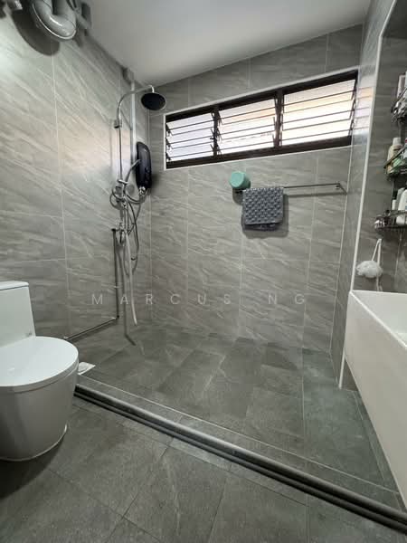 736 Jurong West Street 75, 736 Jurong West Street 75, 3 Bedrooms, 1,432 sqft, HDB Flat For Sale, by Marcus Ng, 500155843 - Bathroom - PropertyGuru.com.sg
