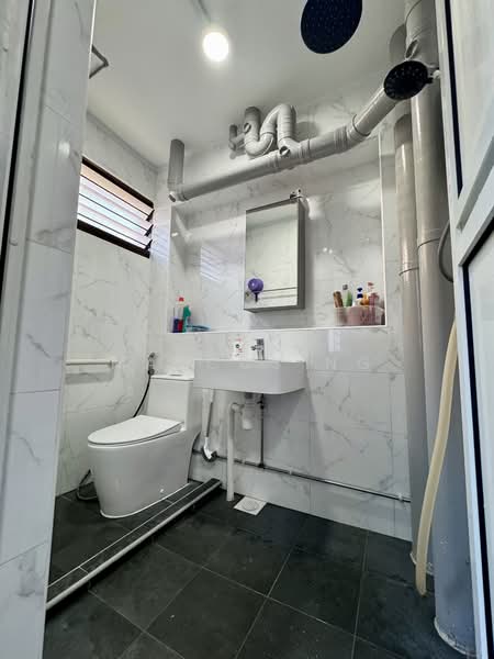736 Jurong West Street 75, 736 Jurong West Street 75, 3 Bedrooms, 1,432 sqft, HDB Flat For Sale, by Marcus Ng, 500155843 - Bathroom - PropertyGuru.com.sg