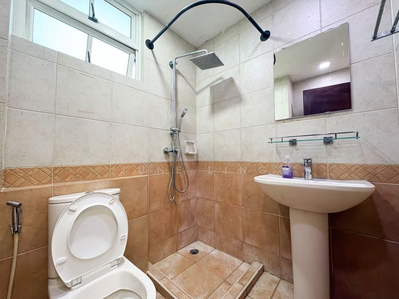 Estella Gardens, 29 Flora Road, 3 Bedrooms, 1,259 sqft, Condominium For Rent, by June Ling, 500155850 - Bathroom - PropertyGuru.com.sg