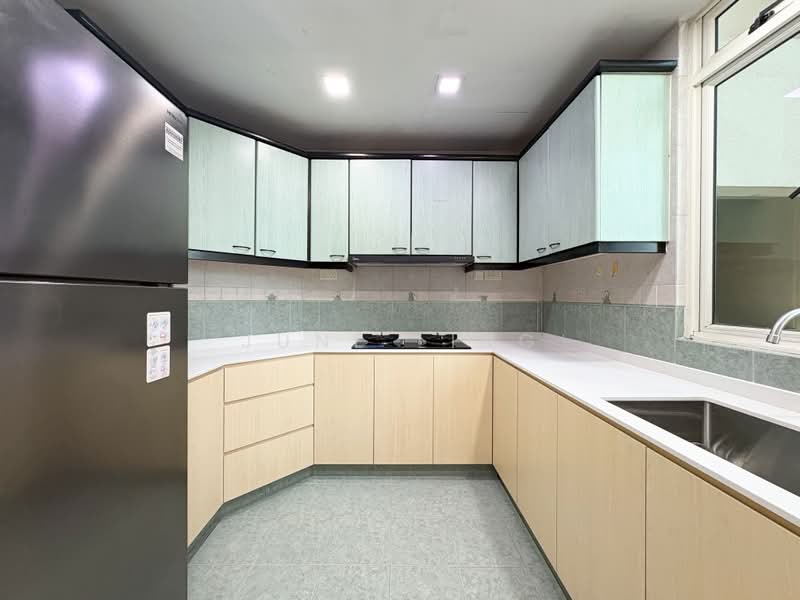 Estella Gardens, 29 Flora Road, 3 Bedrooms, 1,259 sqft, Condominium For Rent, by June Ling, 500155850 - Kitchen - PropertyGuru.com.sg