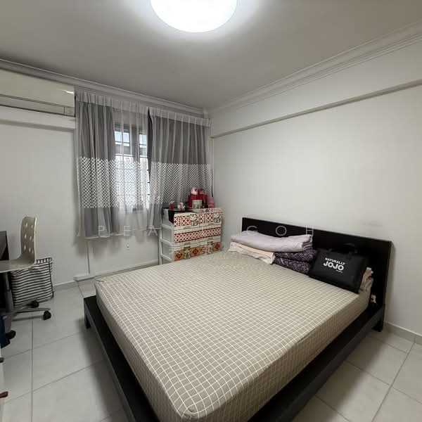 11 Holland Drive, 11 Holland Drive, 2 Bedrooms, 700 sqft, HDB Flat For Sale, by Pearl Goh 吴素菁, 500155851 - Bedroom - PropertyGuru.com.sg