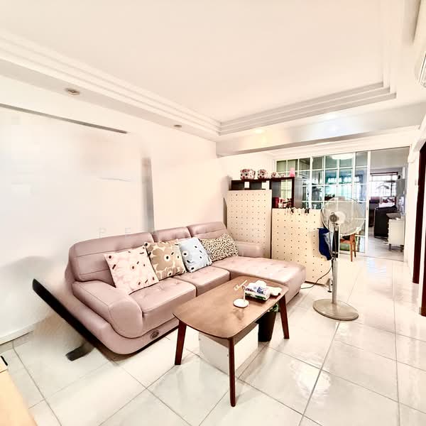11 Holland Drive, 11 Holland Drive, 2 Bedrooms, 700 sqft, HDB Flat For Sale, by Pearl Goh 吴素菁, 500155851 - Living Room - PropertyGuru.com.sg