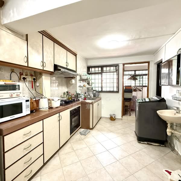 11 Holland Drive, 11 Holland Drive, 2 Bedrooms, 700 sqft, HDB Flat For Sale, by Pearl Goh 吴素菁, 500155851 - Kitchen - PropertyGuru.com.sg