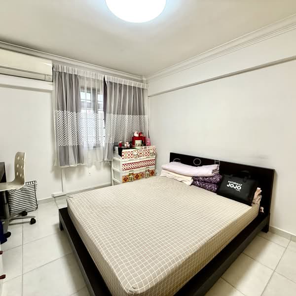 11 Holland Drive, 11 Holland Drive, 2 Bedrooms, 700 sqft, HDB Flat For Sale, by Pearl Goh 吴素菁, 500155851 - Bedroom - PropertyGuru.com.sg