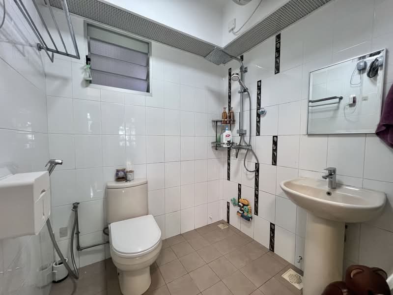211B Compassvale Lane, 211B Compassvale Lane, 3 Bedrooms, 1,001 sqft, HDB Flat For Sale, by Nate Lim, 500155855 - Bathroom - PropertyGuru.com.sg