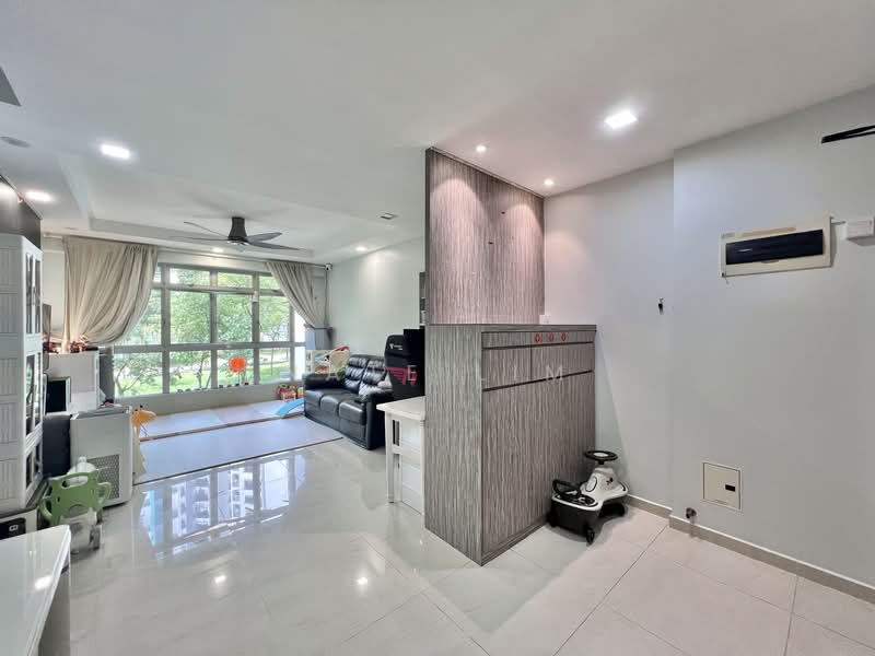 211B Compassvale Lane, 211B Compassvale Lane, 3 Bedrooms, 1,001 sqft, HDB Flat For Sale, by Nate Lim, 500155855 - Living Room - PropertyGuru.com.sg