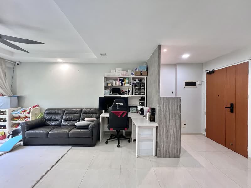 211B Compassvale Lane, 211B Compassvale Lane, 3 Bedrooms, 1,001 sqft, HDB Flat For Sale, by Nate Lim, 500155855 - Living Room - PropertyGuru.com.sg