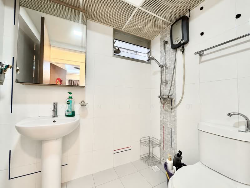 366A Sembawang Crescent, 366A Sembawang Crescent, 3 Bedrooms, 1,001 sqft, HDB Flat For Sale, by Jason Liew 俊明, 500155863 - Bathroom - PropertyGuru.com.sg