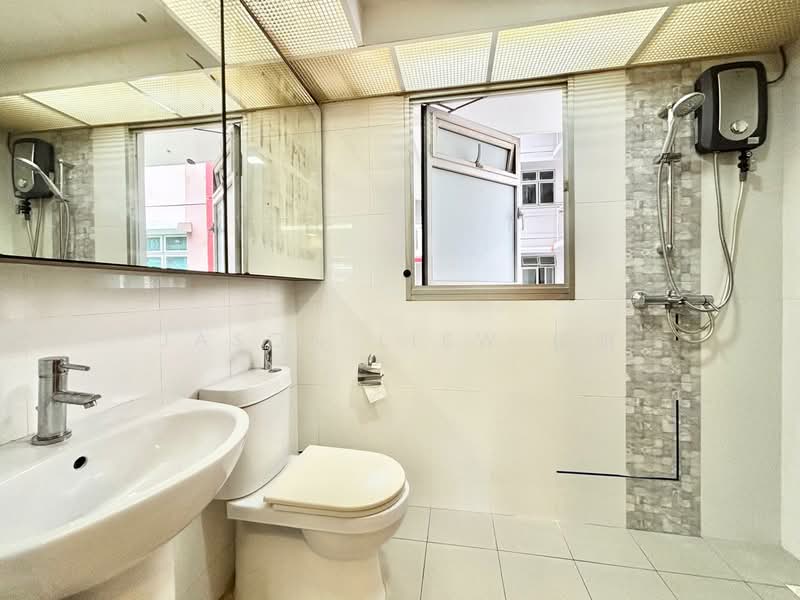 366A Sembawang Crescent, 366A Sembawang Crescent, 3 Bedrooms, 1,001 sqft, HDB Flat For Sale, by Jason Liew 俊明, 500155863 - Bathroom - PropertyGuru.com.sg