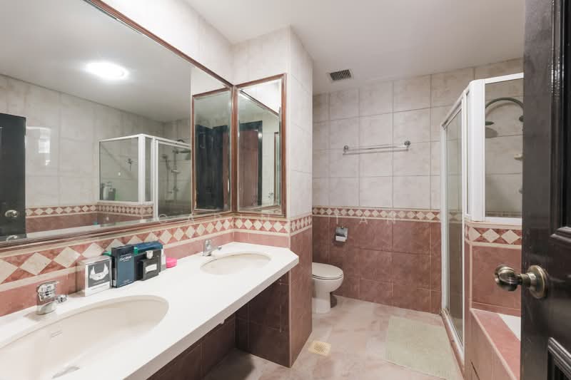 Villa Verde, Verde Crescent, 5 Bedrooms, 3,000 sqft, Terraced House For Sale, by Carine Tan, 500155905 - Bathroom - PropertyGuru.com.sg