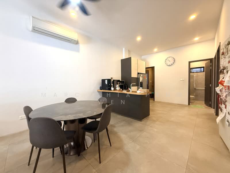 Almost New Inter For Sale - Move In Condition, Conway Grove/ Chiselhurst Grove/ Coniston Grove, 5 Bedrooms, 3,700 sqft, Terraced House For Sale, by Marc Chia Peng Wen, 500155907 - Kitchen - PropertyGuru.com.sg