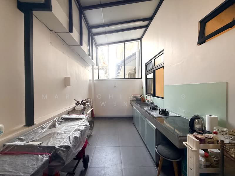 Almost New Inter For Sale - Move In Condition, Conway Grove/ Chiselhurst Grove/ Coniston Grove, 5 Bedrooms, 3,700 sqft, Terraced House For Sale, by Marc Chia Peng Wen, 500155907 - Kitchen - PropertyGuru.com.sg