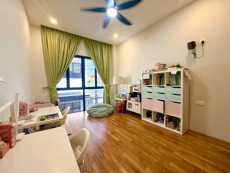 Almost New Inter For Sale - Move In Condition, Conway Grove/ Chiselhurst Grove/ Coniston Grove, 5 Bedrooms, 3,700 sqft, Terraced House For Sale, by Marc Chia Peng Wen, 500155907 - PropertyGuru.com.sg