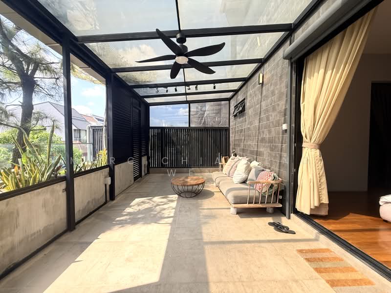 Almost New Inter For Sale - Move In Condition, Conway Grove/ Chiselhurst Grove/ Coniston Grove, 5 Bedrooms, 3,700 sqft, Terraced House For Sale, by Marc Chia Peng Wen, 500155907 - Balcony - PropertyGuru.com.sg