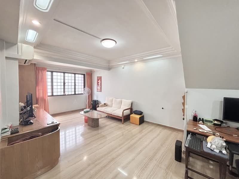 836 Yishun Street 81, 836 Yishun Street 81, 4 Bedrooms, 1,571 sqft, HDB Flat For Sale, by Avril Bin, 500155932 - Living Room - PropertyGuru.com.sg