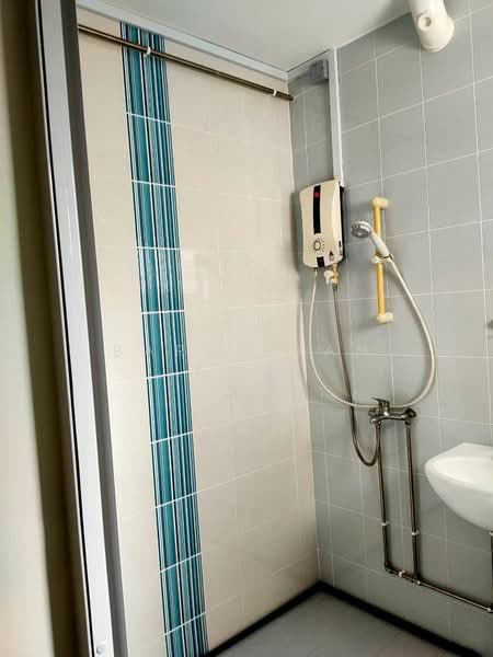 835 Woodlands Street 83, 835 Woodlands Street 83, 2 Bedrooms, 680 sqft, HDB Flat For Rent, by Baron Tan 陈鼎超, 500155948 - Bathroom - PropertyGuru.com.sg