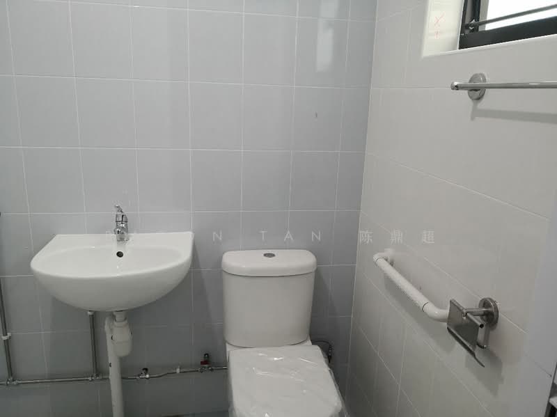 835 Woodlands Street 83, 835 Woodlands Street 83, 2 Bedrooms, 680 sqft, HDB Flat For Rent, by Baron Tan 陈鼎超, 500155948 - Bathroom - PropertyGuru.com.sg