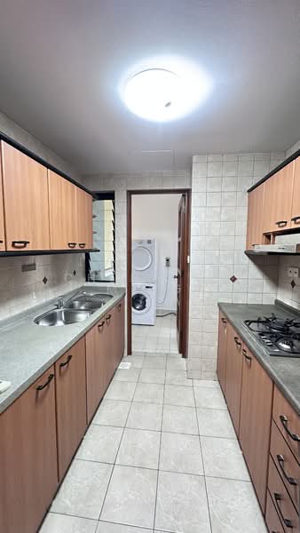 Simsville, 2 Geylang East Avenue 2, 2 Bedrooms, 980 sqft, Condominium For Sale, by Chen Yao Ming, 500155949 - Kitchen - PropertyGuru.com.sg