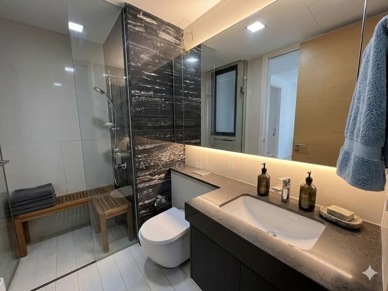 Hedges Park Condominium, 89 Flora Drive, 2 Bedrooms, 797 sqft, Condominium For Sale, by Jaxon Ng, 500155951 - Bathroom - PropertyGuru.com.sg