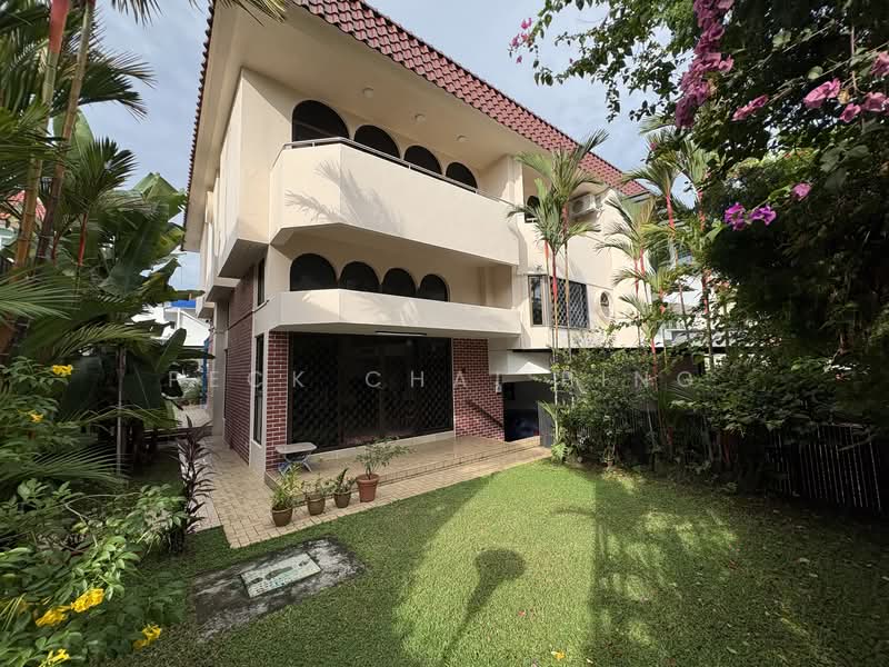 D19 Rare BIG Plot Freehold 3-Storey Semi-D, Off Upper Serangoon Road, 6 Bedrooms, 4,630 sqft, Semi-Detached House For Sale, by Peck Chai Ping, 500155954 - Exterior - PropertyGuru.com.sg