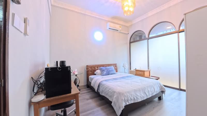 D19 Rare BIG Plot Freehold 3-Storey Semi-D, Off Upper Serangoon Road, 6 Bedrooms, 4,630 sqft, Semi-Detached House For Sale, by Peck Chai Ping, 500155954 - Bedroom - PropertyGuru.com.sg