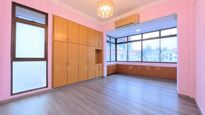 D19 Rare BIG Plot Freehold 3-Storey Semi-D, Off Upper Serangoon Road, 6 Bedrooms, 4,630 sqft, Semi-Detached House For Sale, by Peck Chai Ping, 500155954 - Bedroom - PropertyGuru.com.sg