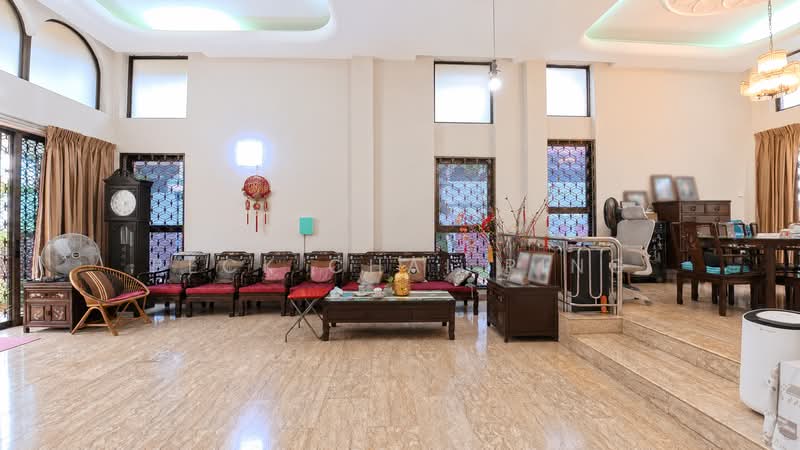 D19 Rare BIG Plot Freehold 3-Storey Semi-D, Off Upper Serangoon Road, 6 Bedrooms, 4,630 sqft, Semi-Detached House For Sale, by Peck Chai Ping, 500155954 - Living Room - PropertyGuru.com.sg