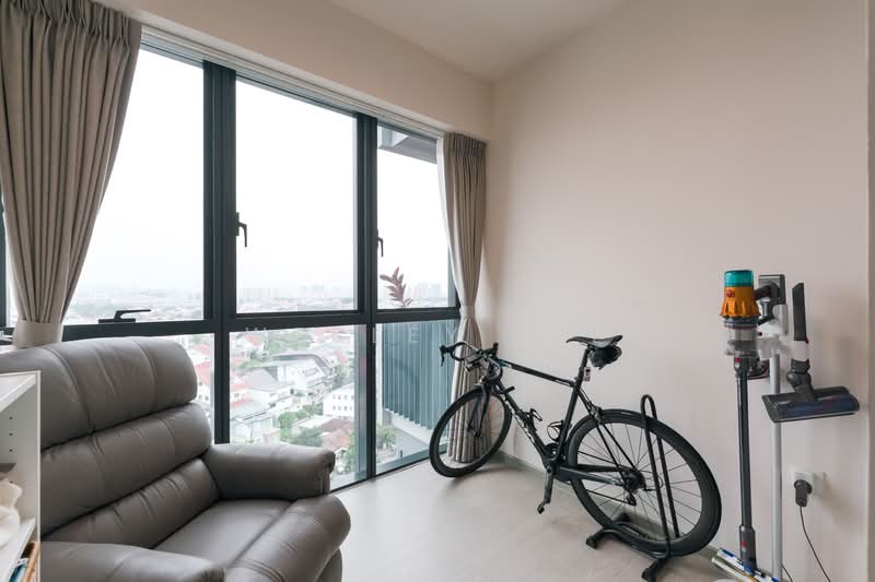 The Garden Residences, , 3 Bedrooms, 904 sqft, Condominium For Sale, by Wesley Lee, 500155959 - Living Room - PropertyGuru.com.sg