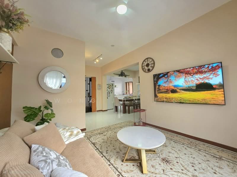 118A Canberra Crescent, 118A Canberra Crescent, 3 Bedrooms, 990 sqft, HDB Flat For Sale, by Wong Jun Jie, 500155972 - Living Room - PropertyGuru.com.sg