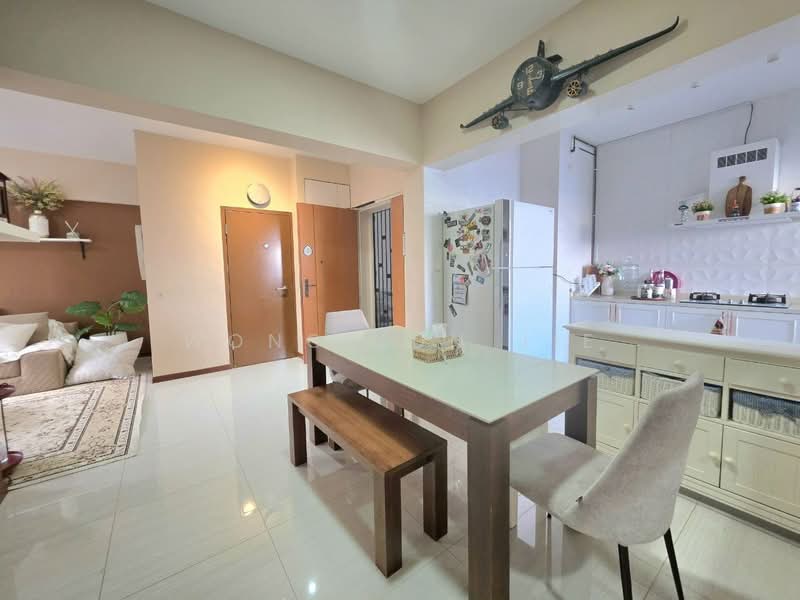 118A Canberra Crescent, 118A Canberra Crescent, 3 Bedrooms, 990 sqft, HDB Flat For Sale, by Wong Jun Jie, 500155972 - Living Room - PropertyGuru.com.sg